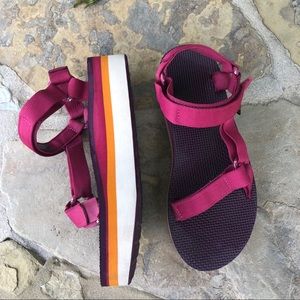 Teva Flatform Sandals 💜🧡💗